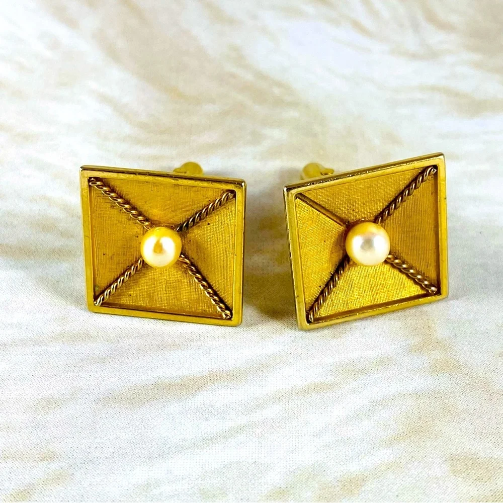 Vintage SWANK men’s square gold-tone and pearl cufflinks mid century